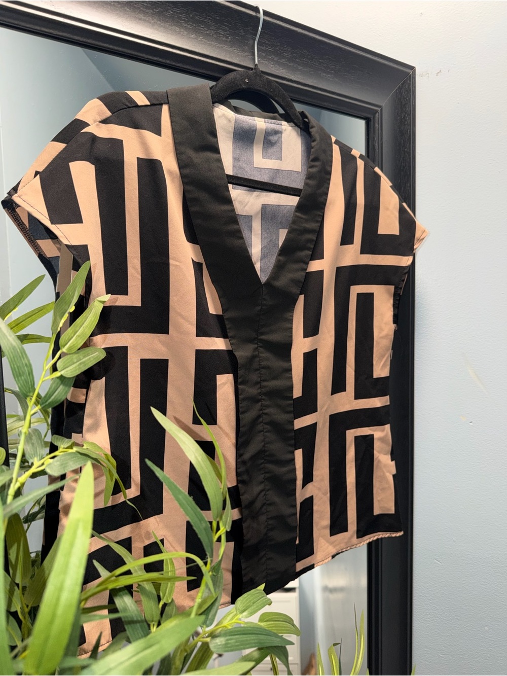 Black & Beige Geometric Casual Button-Down Shirt